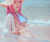 [美女] 阳光下的粉色小美女